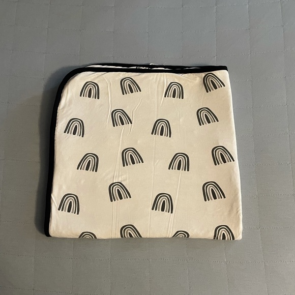 Kyte Baby Other - Kyte Baby LE B&W rainbow baby blanket